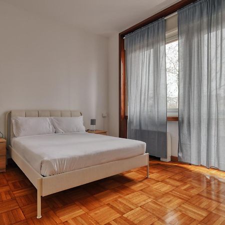 Joivy Chic 3-Bed Flat Near Colonne Di San Lorenzo Милано Екстериор снимка