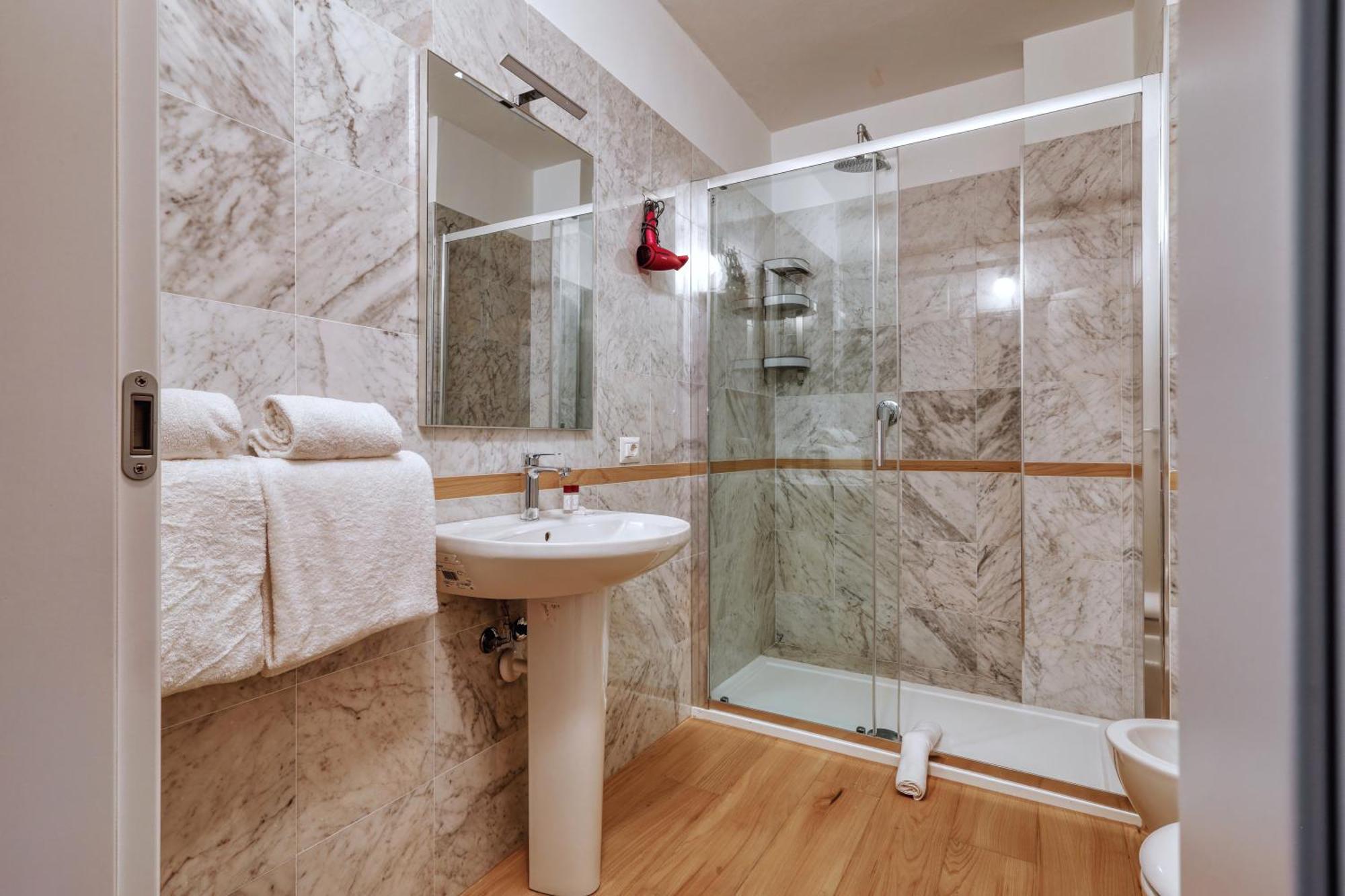 Joivy Chic 3-Bed Flat Near Colonne Di San Lorenzo Милано Екстериор снимка